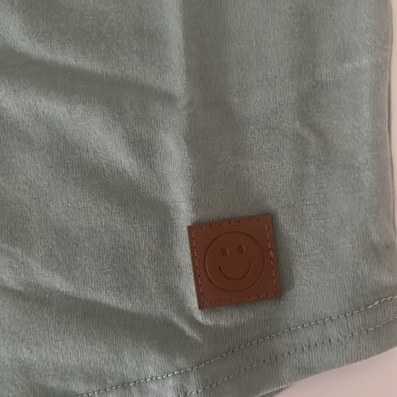 NWT Tullabee crewneck t shirt - Picture 2 of 4